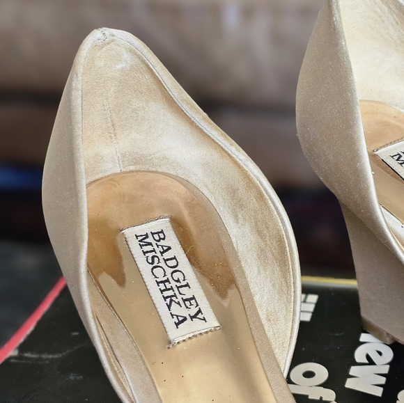 Badgley Mischka Satin & Crystal Embellished Wedge Heels Pearl Color 7.5 - Picture 5 of 9